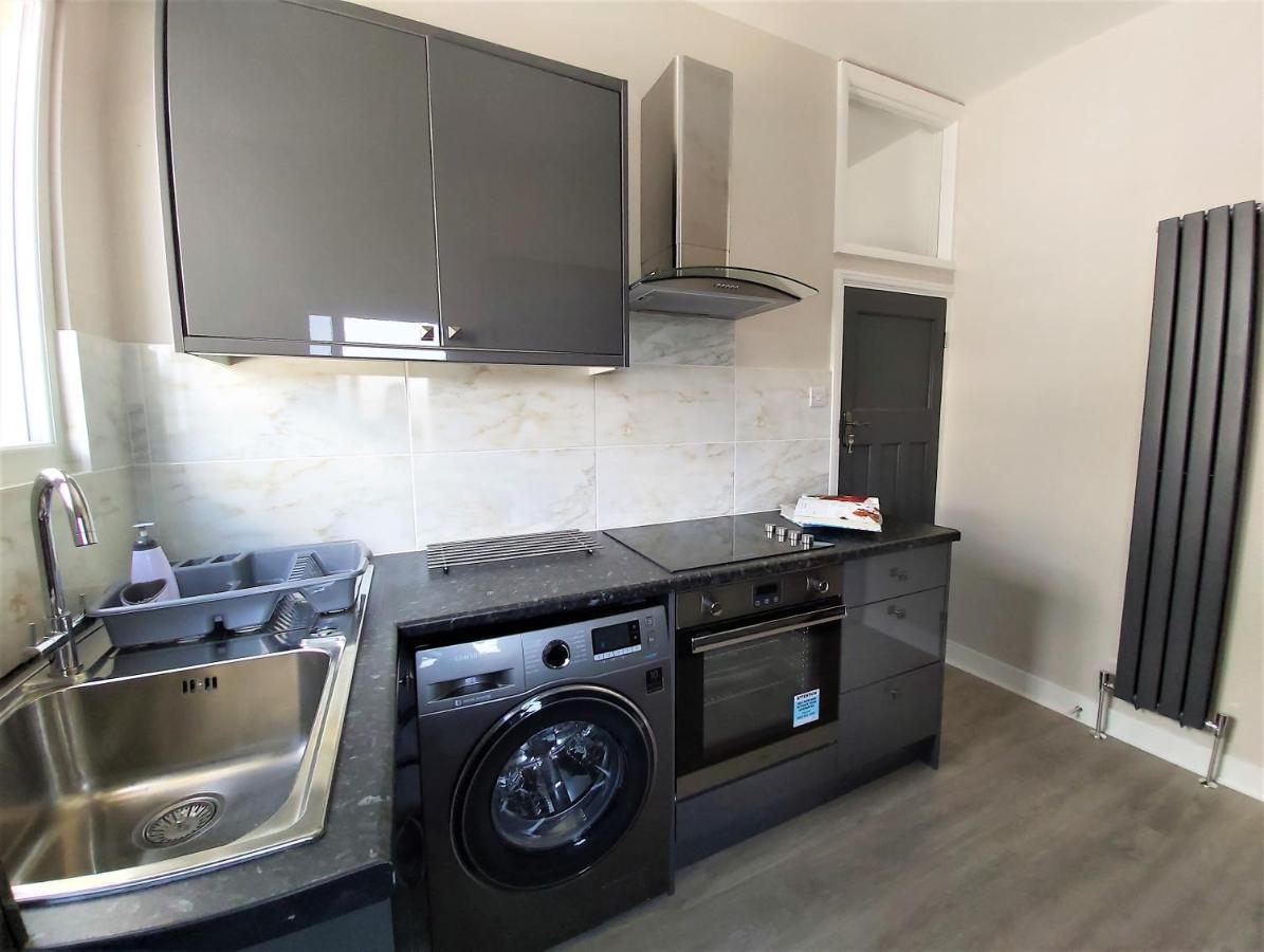 Appartement Beautifully Renovated 2 Bed Flat - Close To Beach à Southend-on-Sea Extérieur photo