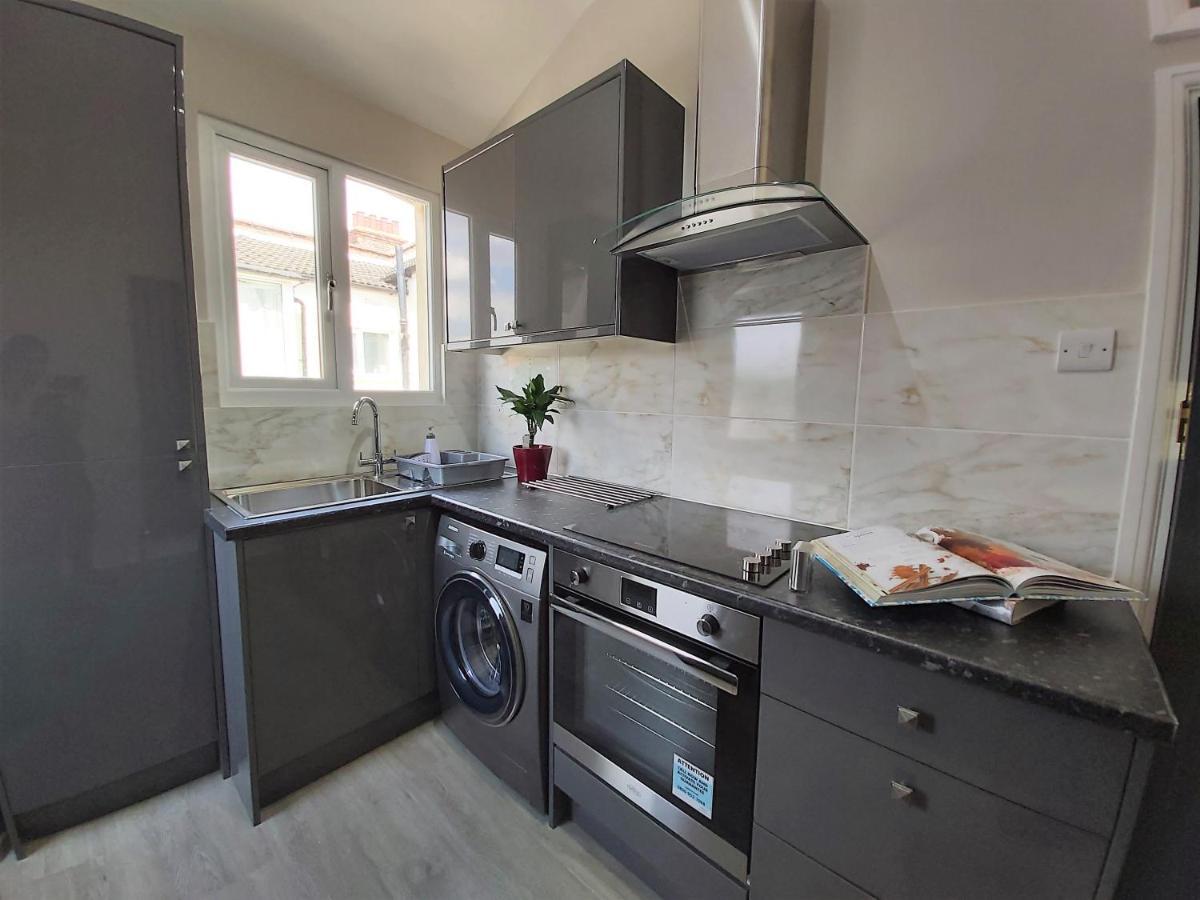 Appartement Beautifully Renovated 2 Bed Flat - Close To Beach à Southend-on-Sea Extérieur photo